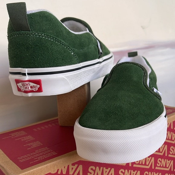 Vans WMNS Knu Slip
Green/True White
VN0009QDBGN
Sneakers - Picture 9 of 16